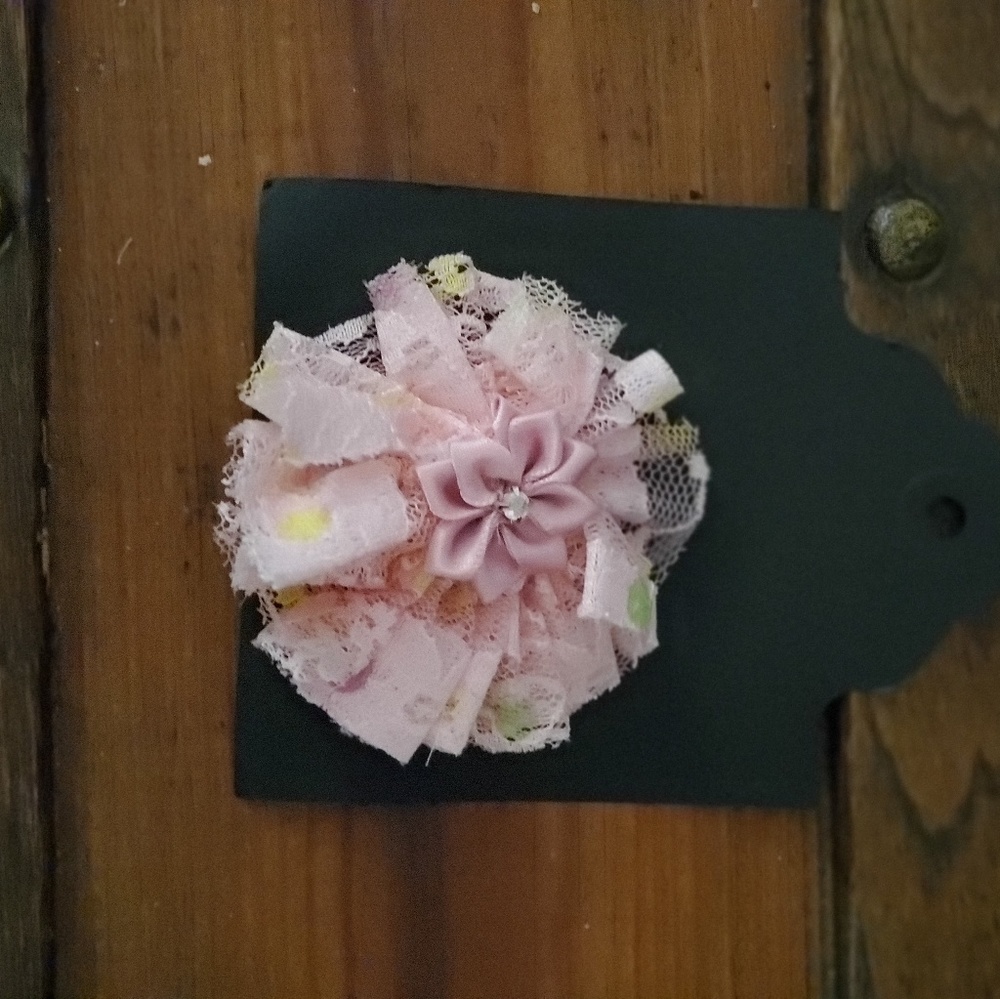 New vintage pale pink lace hair accessorie.